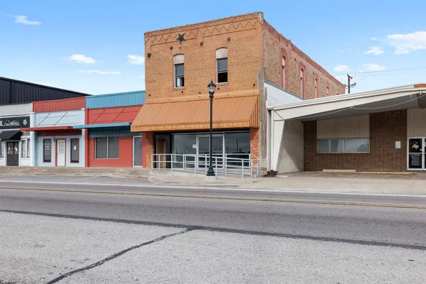 $189,900 | 922 East Commerce Street, Buffalo, TX 75831