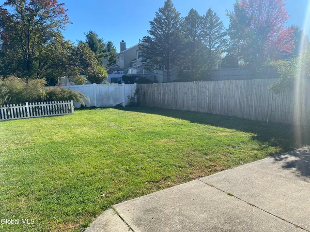 $250,000 | 7 Sandra Lane, East Greenbush, NY 12144