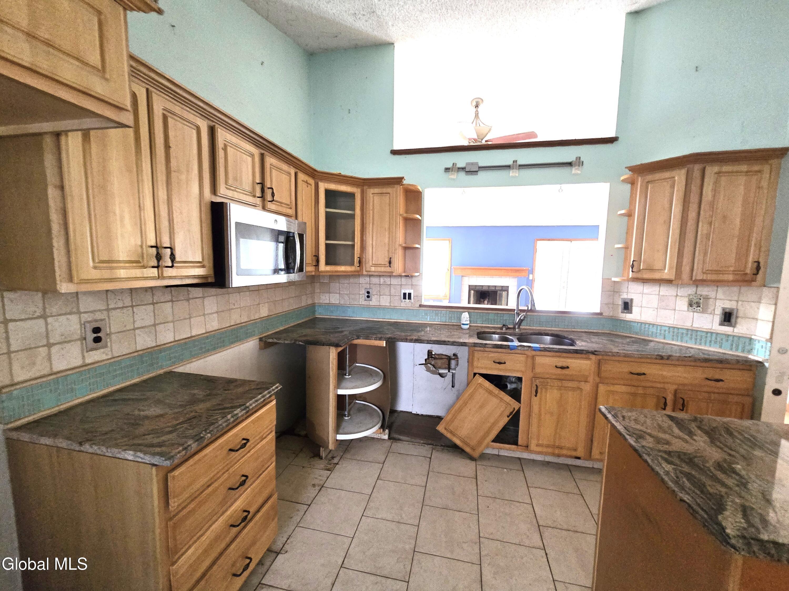 7 Sandra Lane East Greenbush, NY 12144 - Photo 5 of 11 20260109_114420