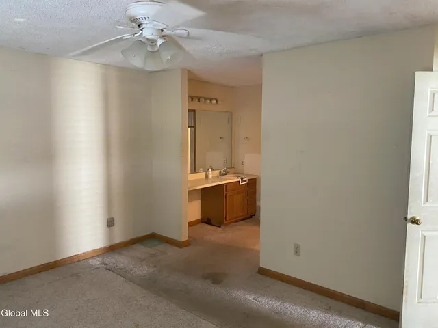 $250,000 | 7 Sandra Lane, East Greenbush, NY 12144