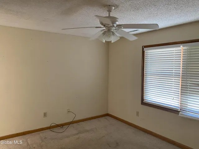 $250,000 | 7 Sandra Lane, East Greenbush, NY 12144