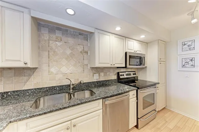 $635,000 | 1965 Gulf Of Mexico Drive, Unit G5303, Longboat Key, FL 34228