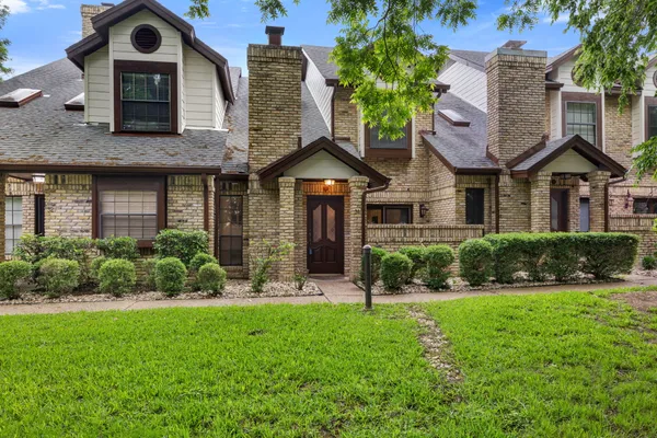 $1,850 | 10819 Crown Colony Drive, Unit 31, Austin, TX 78747