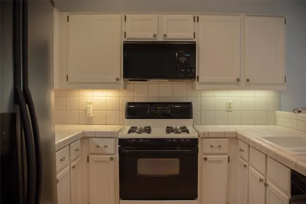 $1,850 | 10819 Crown Colony Drive, Unit 31, Austin, TX 78747