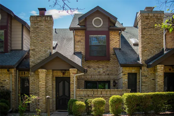 $1,850 | 10819 Crown Colony Drive, Unit 31, Austin, TX 78747