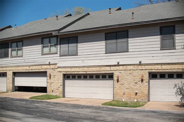 $1,850 | 10819 Crown Colony Drive, Unit 31, Austin, TX 78747