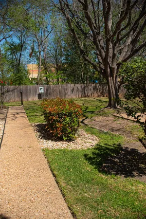 $1,850 | 10819 Crown Colony Drive, Unit 31, Austin, TX 78747