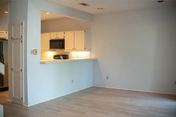 $1,850 | 10819 Crown Colony Drive, Unit 31, Austin, TX 78747
