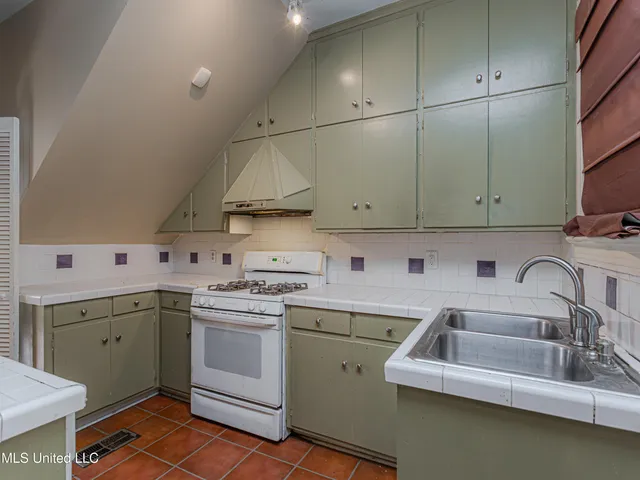 $169,000 | 1220 Linden Place, Jackson, MS 39202