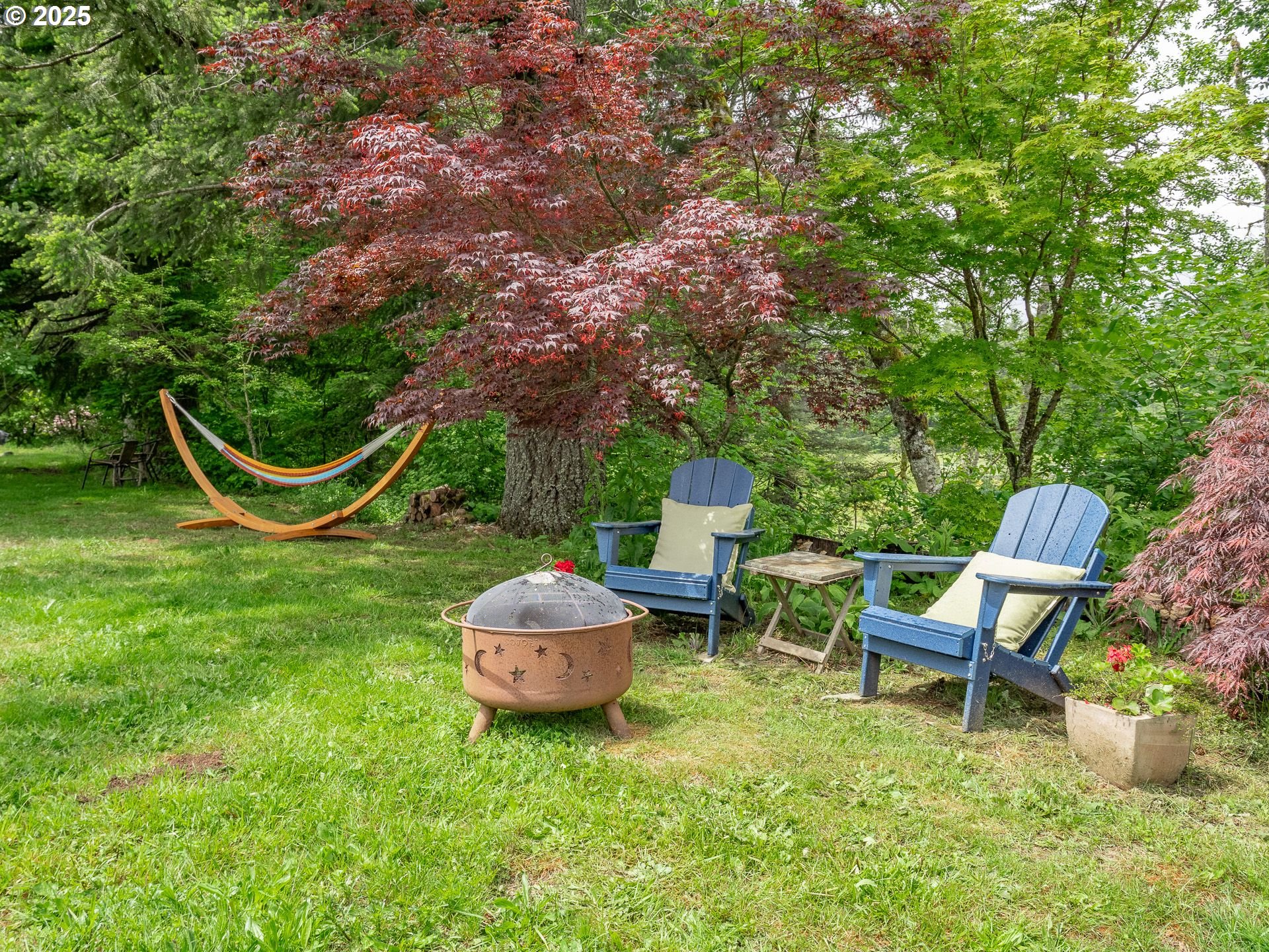 72 Patrick Lane Washougal, WA 98671 - Photo 11 of 48 a backyard of a house with table and chairs