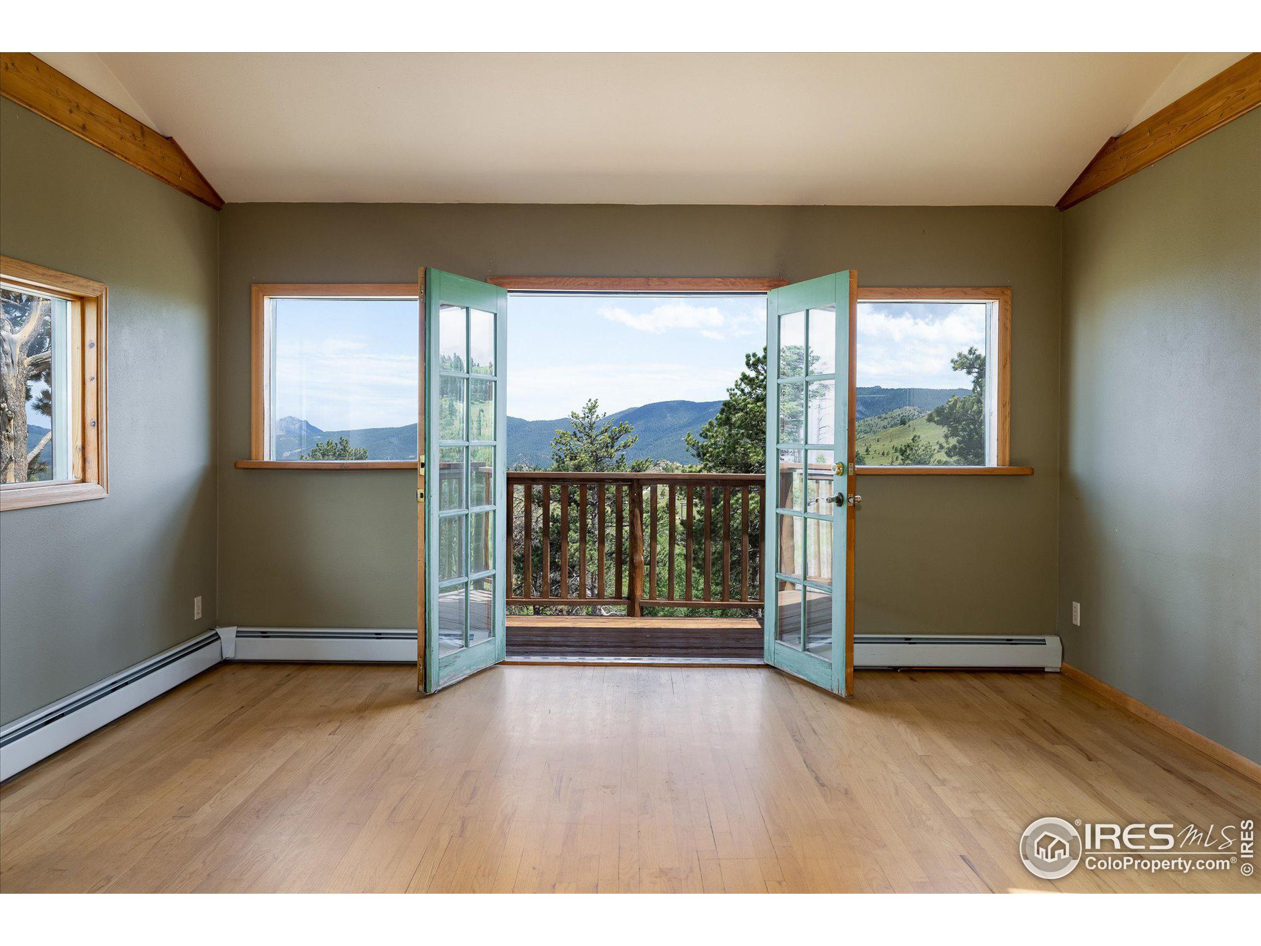78 Old Post Road Boulder, CO 80302 - Photo 13 of 25 an empty room with wooden floor and windows