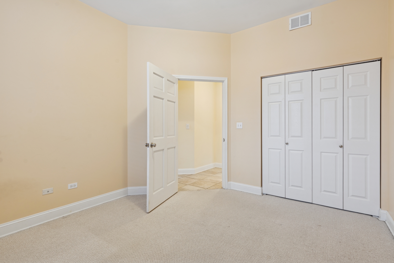 2801 West Ardmore Avenue, Unit 1A Chicago, IL 60659 - Photo 11 of 22 a view of an empty room