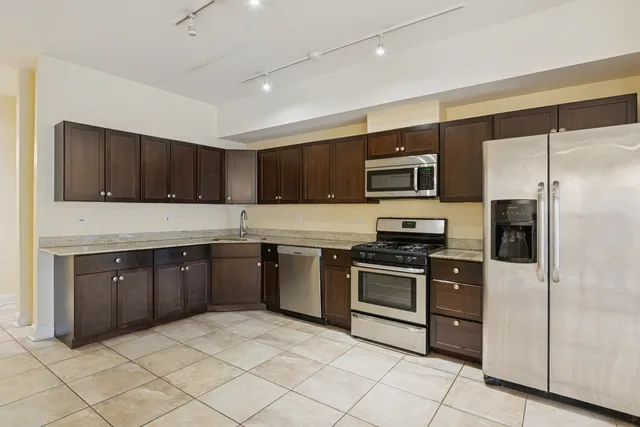 $2,980 | 2801 West Ardmore Avenue, Unit 1A, Chicago, IL 60659