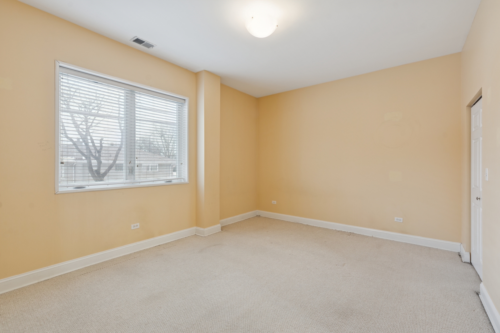 2801 West Ardmore Avenue, Unit 1A Chicago, IL 60659 - Photo 16 of 22 an empty room with windows