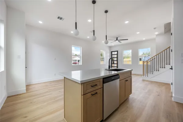 $2,000 | 4804 Carmen Street, Unit B, Houston, TX 77033