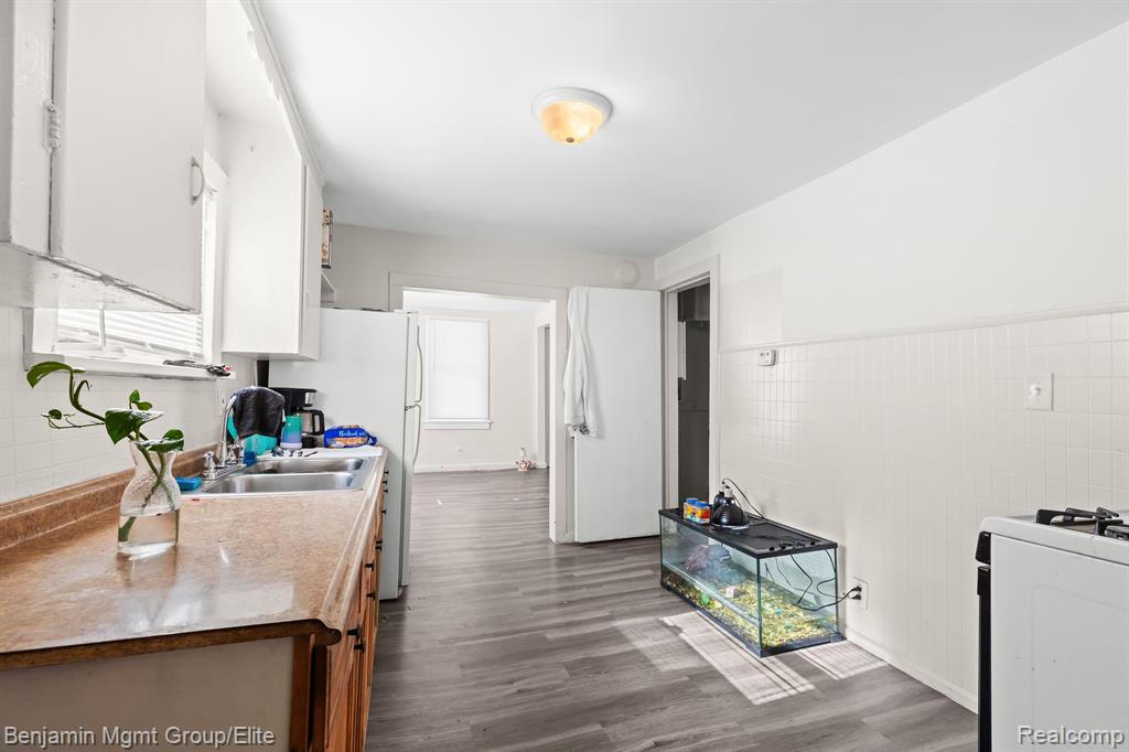 8206 Rivard Avenue Warren, MI 48089 - Photo 11 of 26
