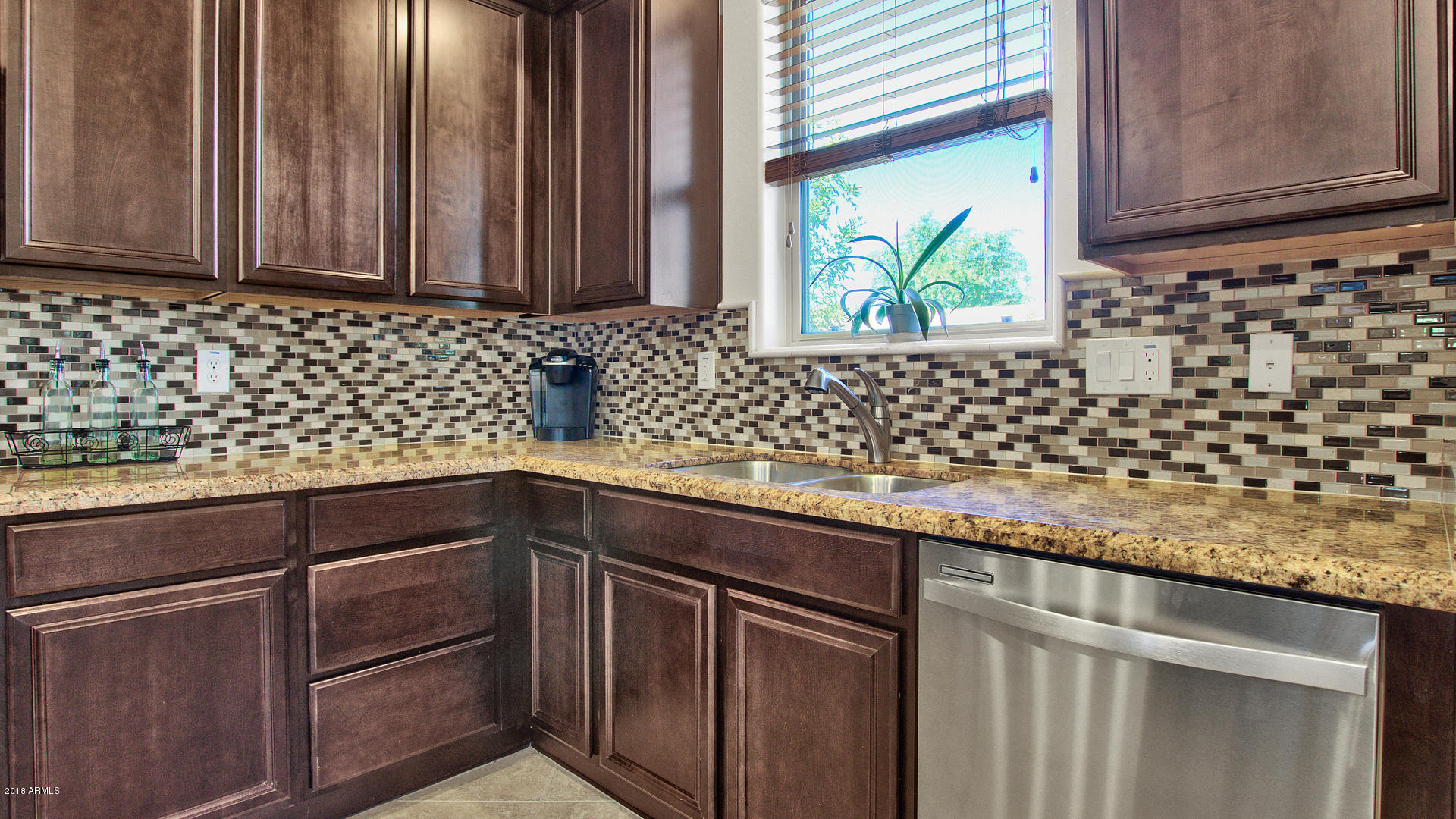 3266 East Rochelle Street Mesa, AZ 85213 - Photo 8 of 35 STUNNING TILED BACKSPLASH