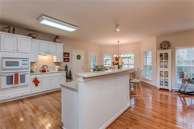 601 Pendlebury Park Place Franklin, TN 37069 - Photo 6 of 20 Spacious kitchen done in light colors to add to the open feeling.
