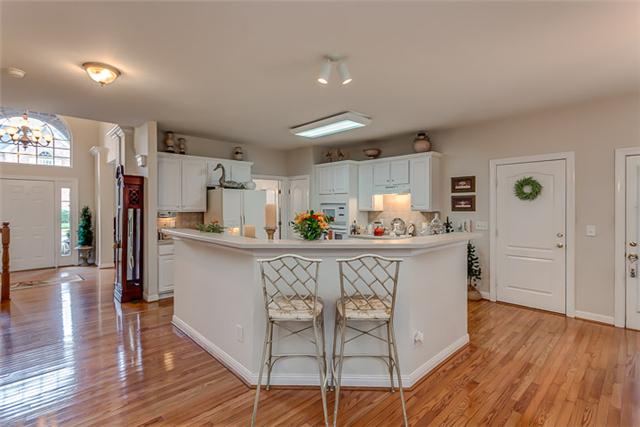 601 Pendlebury Park Place Franklin, TN 37069 - Photo 8 of 20 Kitchen and breakfast area