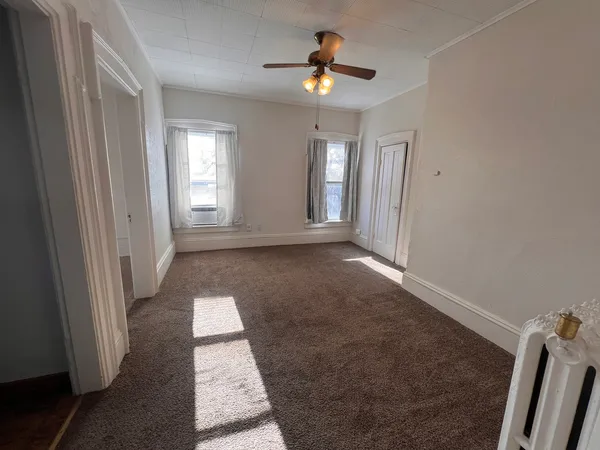 a view of entryway with window