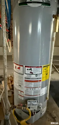 $95,500 | 975 Old W Locust Street, Canton, IL 61520