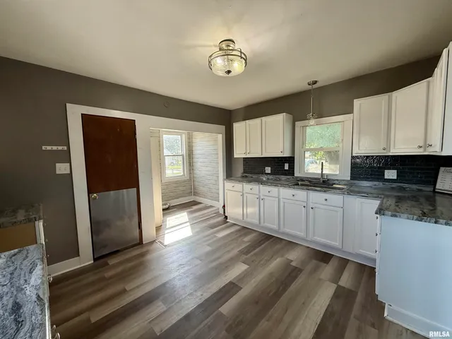 $95,500 | 975 Old W Locust Street, Canton, IL 61520