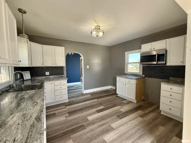 $95,500 | 975 Old W Locust Street, Canton, IL 61520