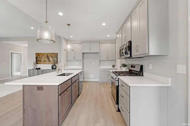 $397,900 | 17890 Carne Cove, Leo, IN 46765