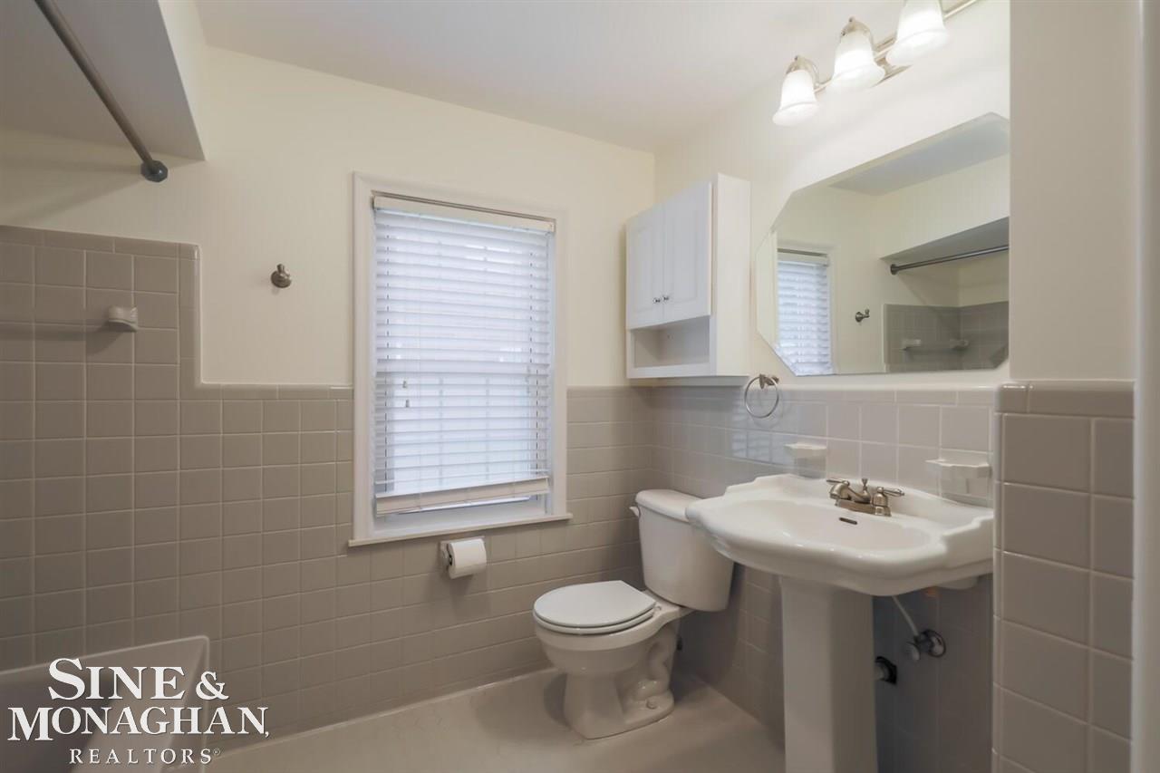 1928 Prestwick Road Grosse Pointe Woods, MI 48236 - Photo 39 of 46