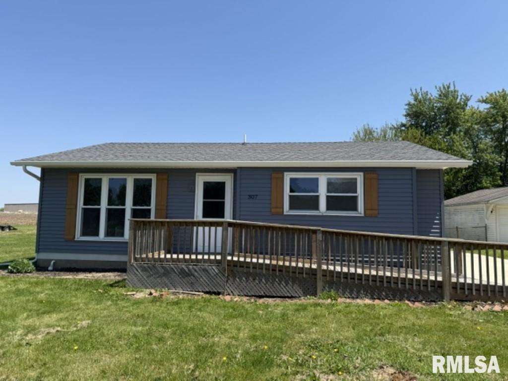 307 Camelot Drive Washington, IL 61571 - Photo 1 of 18
