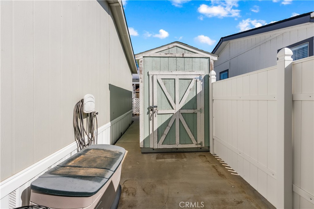600 South Dennison, Unit 109 Tehachapi, CA 93561 - Photo 33 of 43 a view of entryway and kitchen