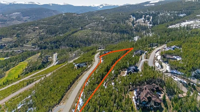 a view of an outdoor space