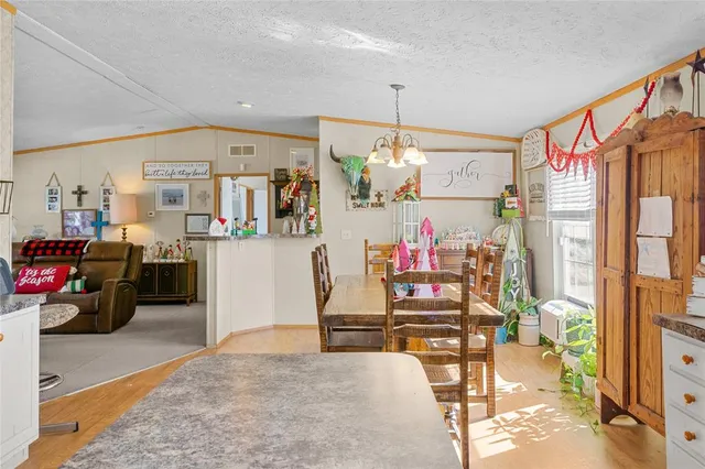 $200,000 | 7041 Northwest County Road 2070, Barry, TX 75102