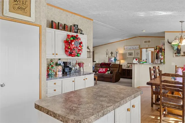 $200,000 | 7041 Northwest County Road 2070, Barry, TX 75102