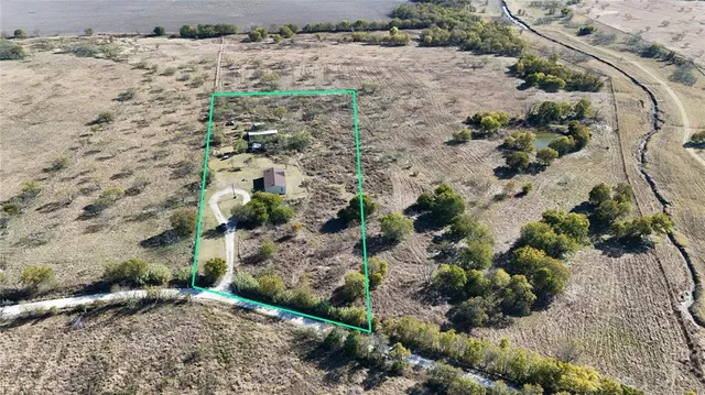 $200,000 | 7041 Northwest County Road 2070, Barry, TX 75102