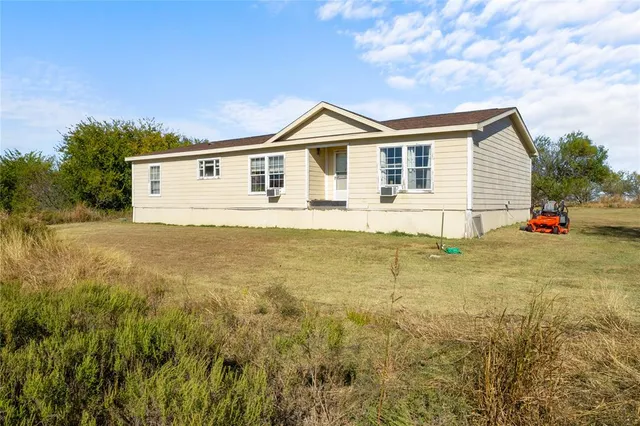 $200,000 | 7041 Northwest County Road 2070, Barry, TX 75102