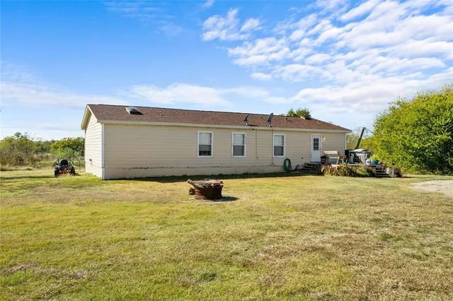 $200,000 | 7041 Northwest County Road 2070, Barry, TX 75102