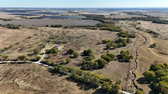 $200,000 | 7041 Northwest County Road 2070, Barry, TX 75102