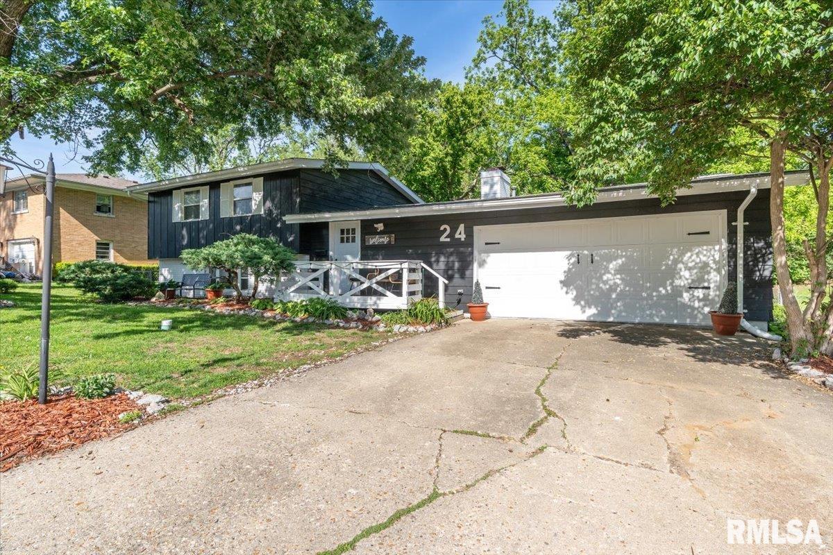24 Sunny Side Drive Springfield, IL 62702 - Photo 3 of 38