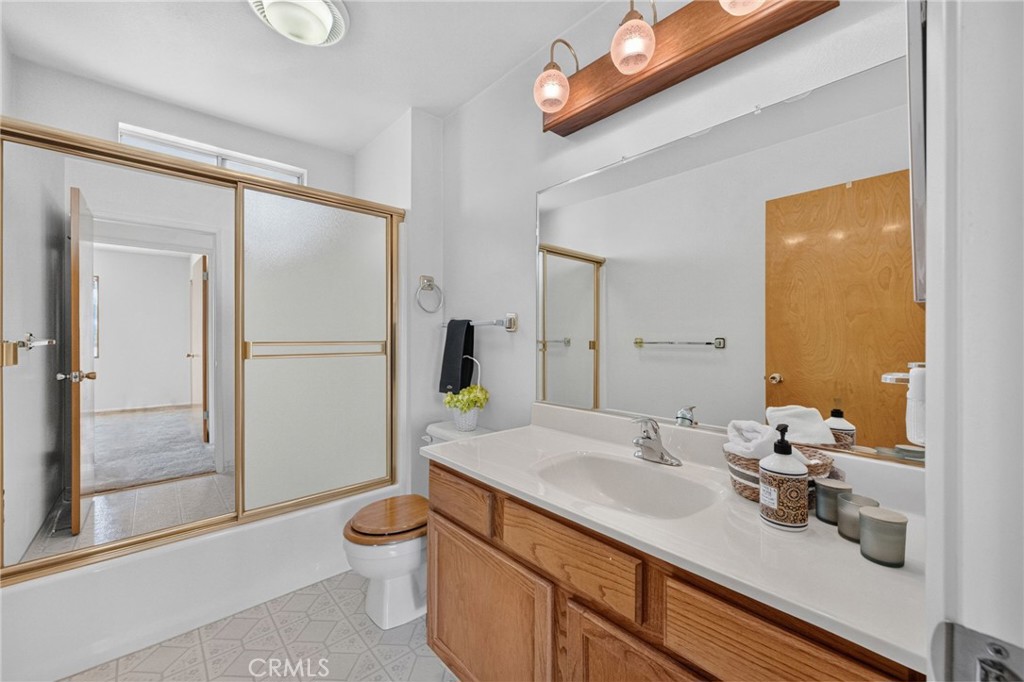 9470-9472 Foster Road Bellflower, CA 90706 - Photo 45 of 61 bathroom 1