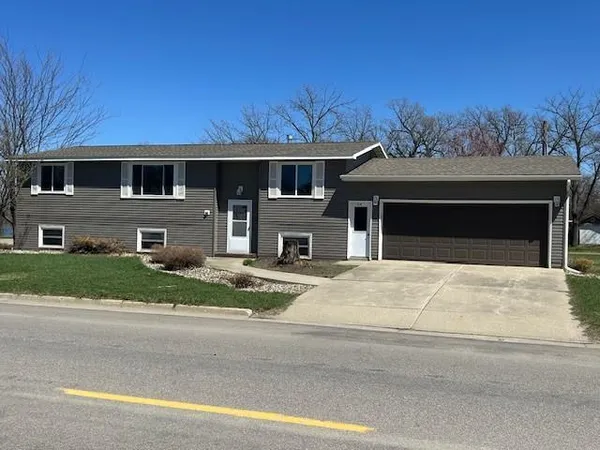 $225,000 | 114 4th Street South, Grove City, MN 56243