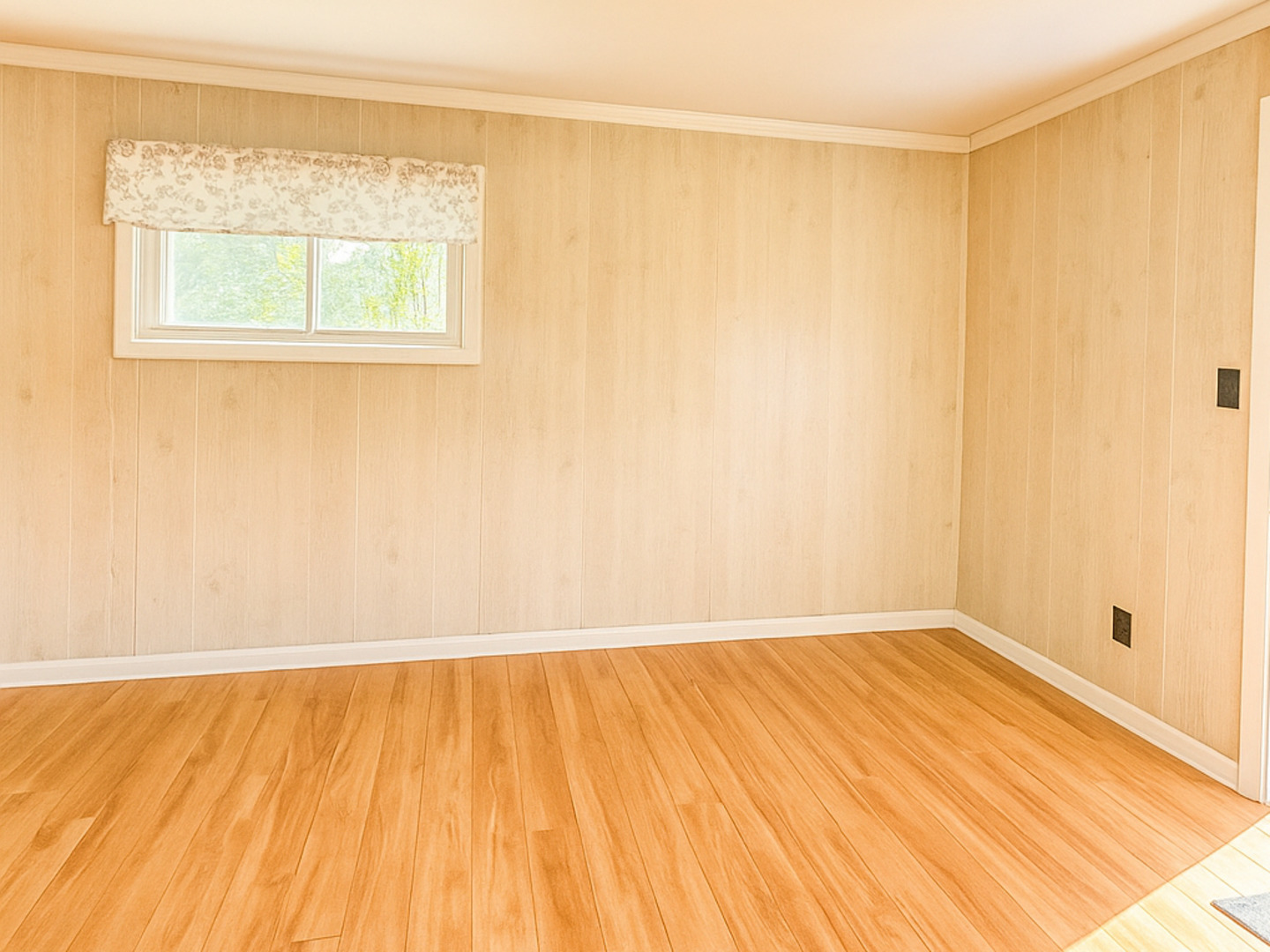 2009 Harding Avenue Waukegan, IL 60085 - Photo 5 of 8 a view of an empty room with wooden floor and a window