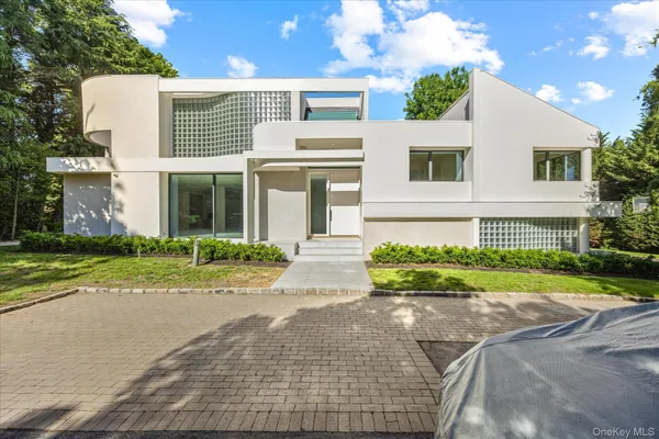 $5,800,000 | 1 Foxwood Road, Great Neck, NY 11024