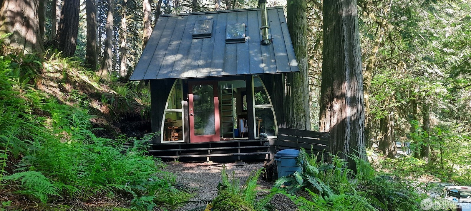 8444 South Cascade Road Marblemount, WA 98267 - Photo 1 of 30 front view of a house with a small garden