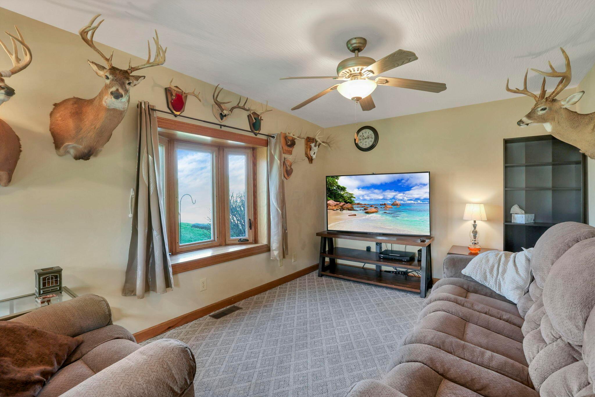 4120 Drinkle Road Southwest Amanda, OH 43102 - Photo 13 of 53 Living Room