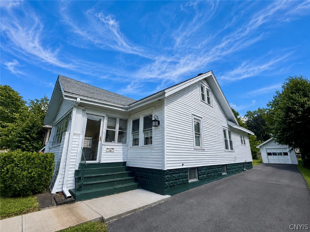 132 Winthrop Road Syracuse, NY 13206 - Photo 4 of 29
