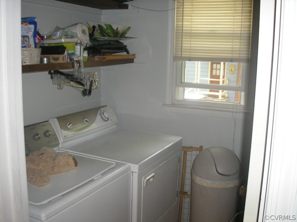 418 Walton Park Road Midlothian, VA 23114 - Photo 11 of 24 a utility room with dryer and washer