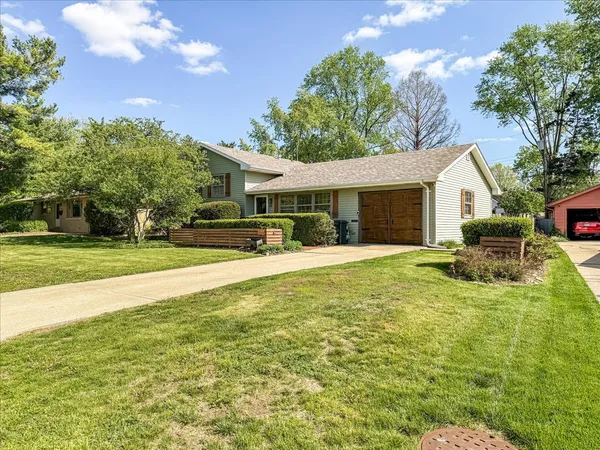 $265,000 | 709 East Sunnycrest Drive, Urbana, IL 61801