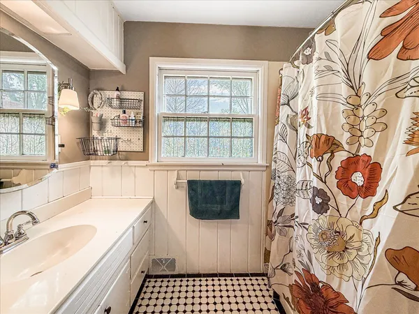 $265,000 | 709 East Sunnycrest Drive, Urbana, IL 61801