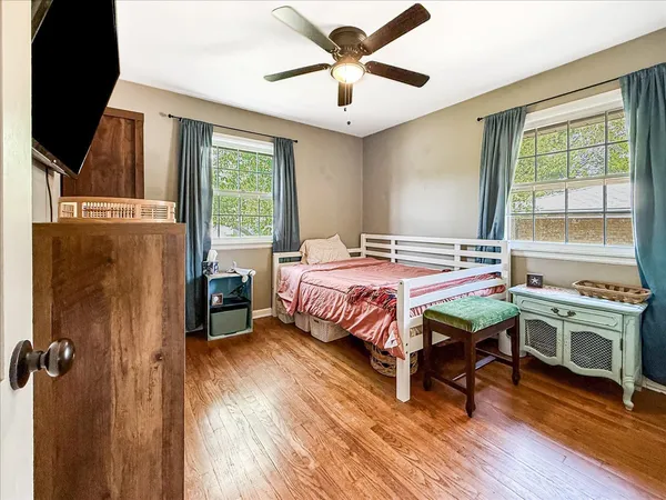 $265,000 | 709 East Sunnycrest Drive, Urbana, IL 61801